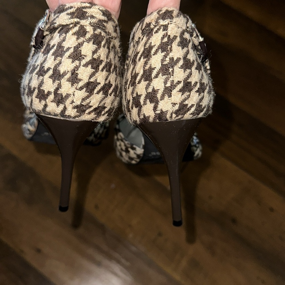 Houndstooth Heels - Picture 5 of 6